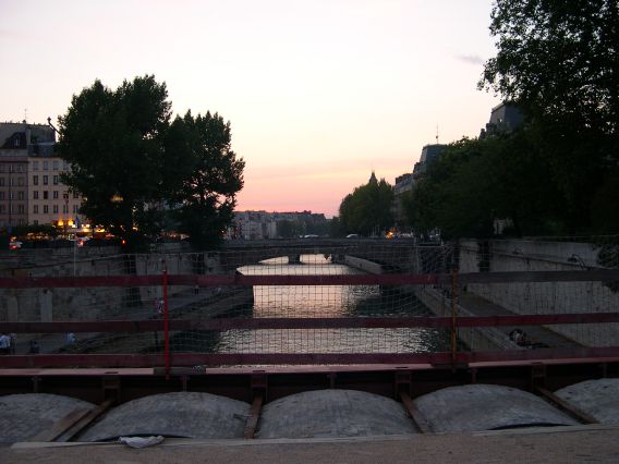  vue sur la Seine un soir de canicule.
